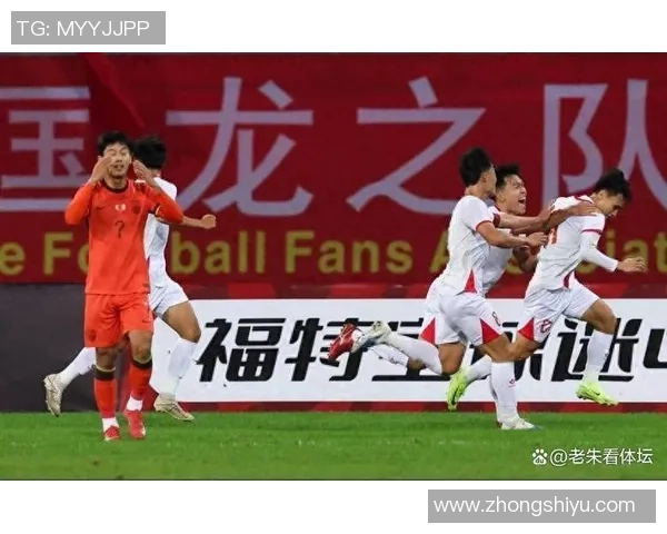 武汉足球队技术争议引发热议球迷与专家各执己见探讨战术与裁判判罚